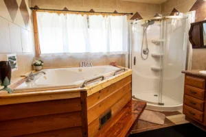 Full bathroom 1