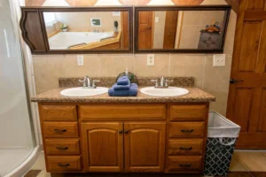 Full bathroom 1